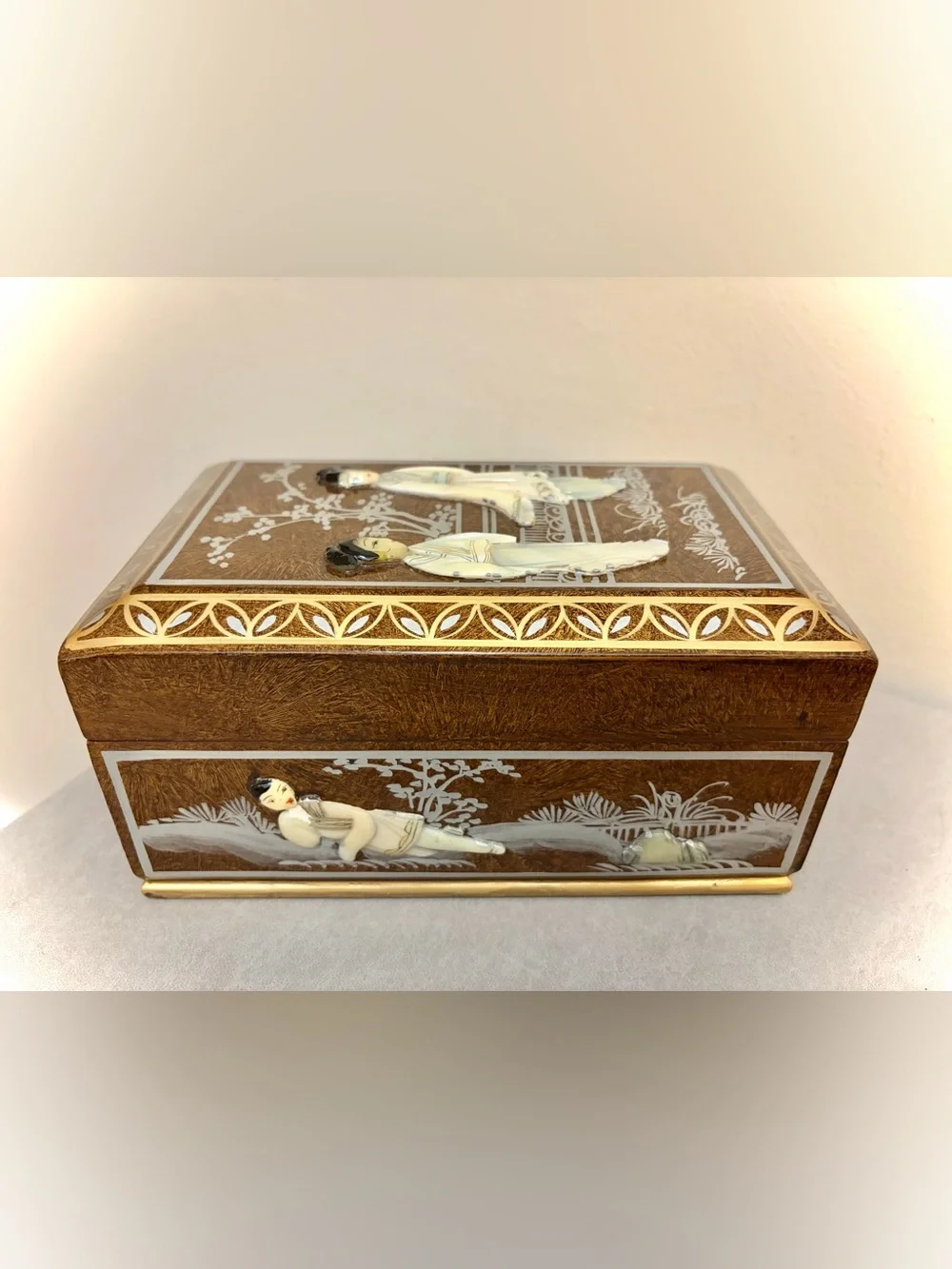 Vintage Asian Mother of Pearl Inlay Jewelry Trinket Box With Geisha Design